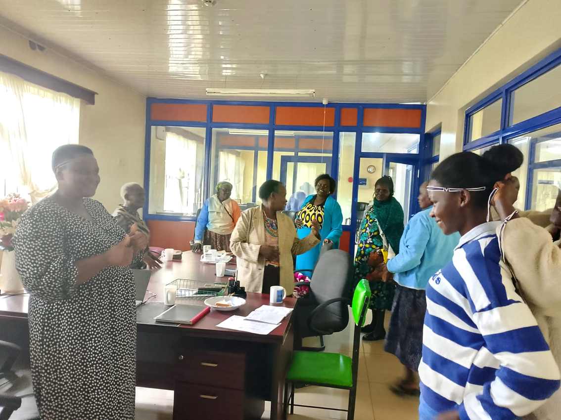 Caregiver taking part in a Klatan empowerment activity